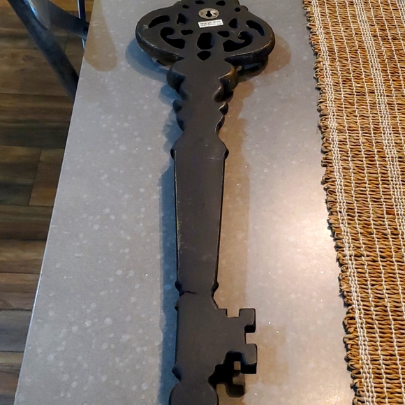 Key - Picture 2 of 4